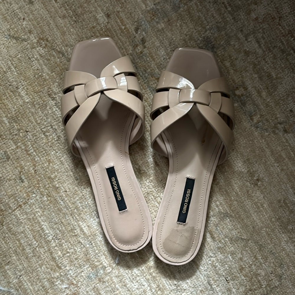 Gino Rossi patented sandals